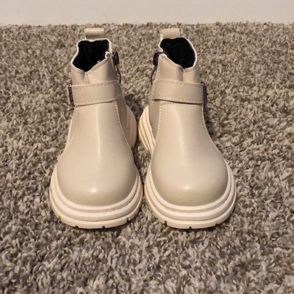 SHEIN Cream Toddler Boots - Picture 2 of 8